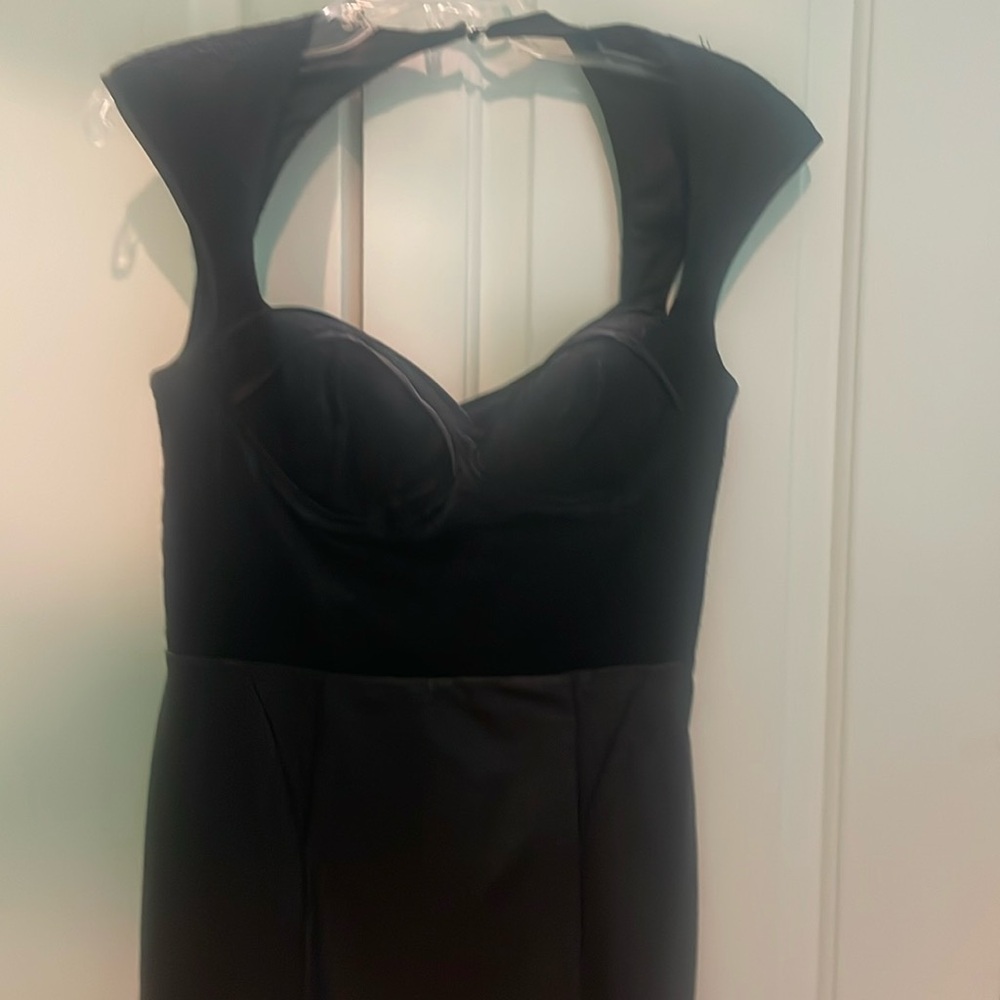 Guess Lace top fitted dress NWT size 6
